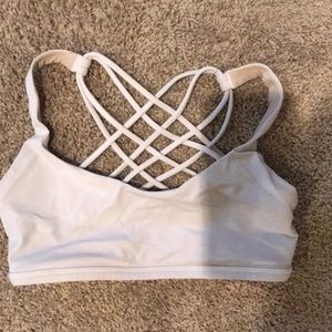 Lululemon free to be sports bra size 6